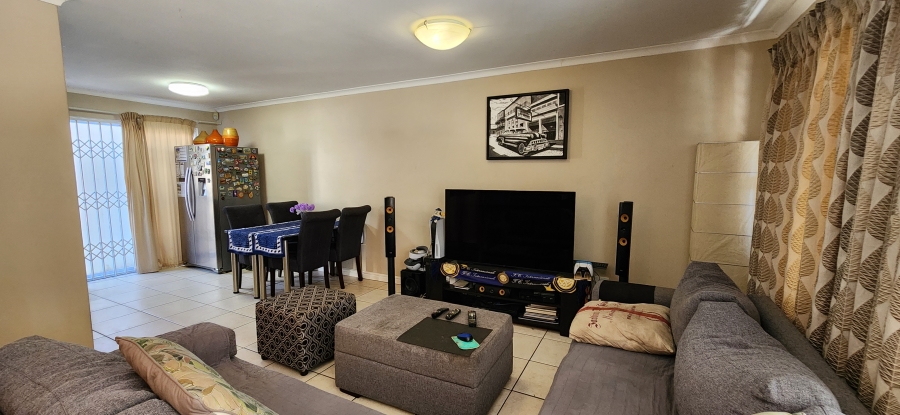 3 Bedroom Property for Sale in Sunningdale Western Cape
